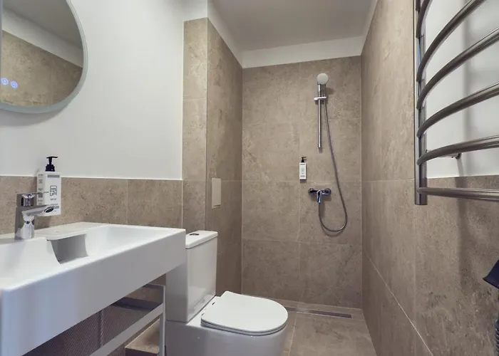 Bright & Cozy Overlooking The River