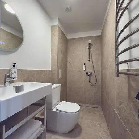 Bright & Cozy Overlooking The River